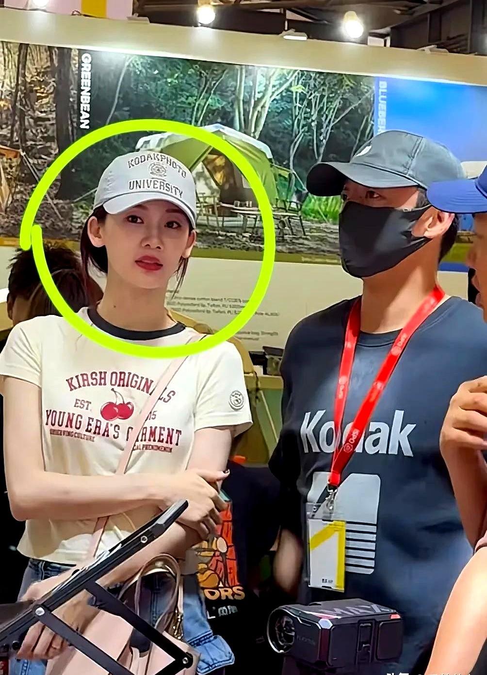 三胎妈皮肤透亮得发光。背后真相太惊人。苗苗状态让所有人看呆。私下皮肤白腻