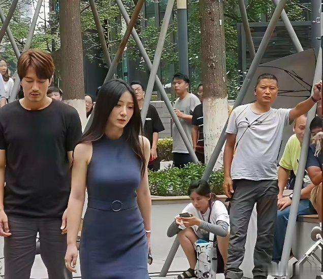 原来柳岩真人竟然长这样？路人原生生图流出，身材状态太过真实！​​​​