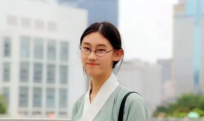 武亦姝真是个谜明明儿童文学研究要读上百本外文原著，她却能在清华图书馆里把《诗经
