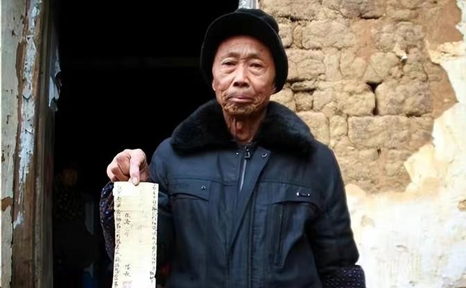 “红军欠了我们家400块大洋，如今我们家有困难，可以还我们钱吗？”2015年，一