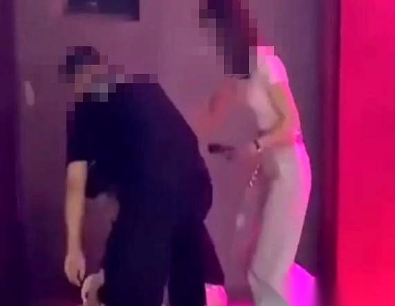 上个厕所的功夫，绿帽子就扣头上了？换你你炸不炸？河南一哥们带老婆去酒吧，自己