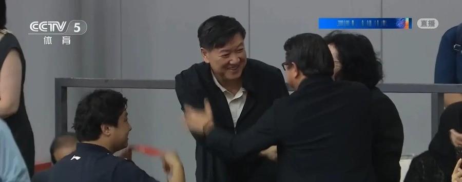 亚运女排3比0横扫日本夺冠，赵勇帅位暂保，但亚锦赛输泰国丢奥运直通门票、排协7580万审计违规未问责