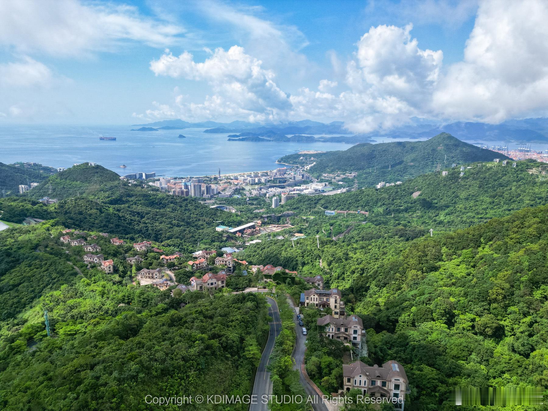 微博旅行ING交换城市春光AI旅行任意门五一留在深圳想看海，大梅沙的拥挤绝对不