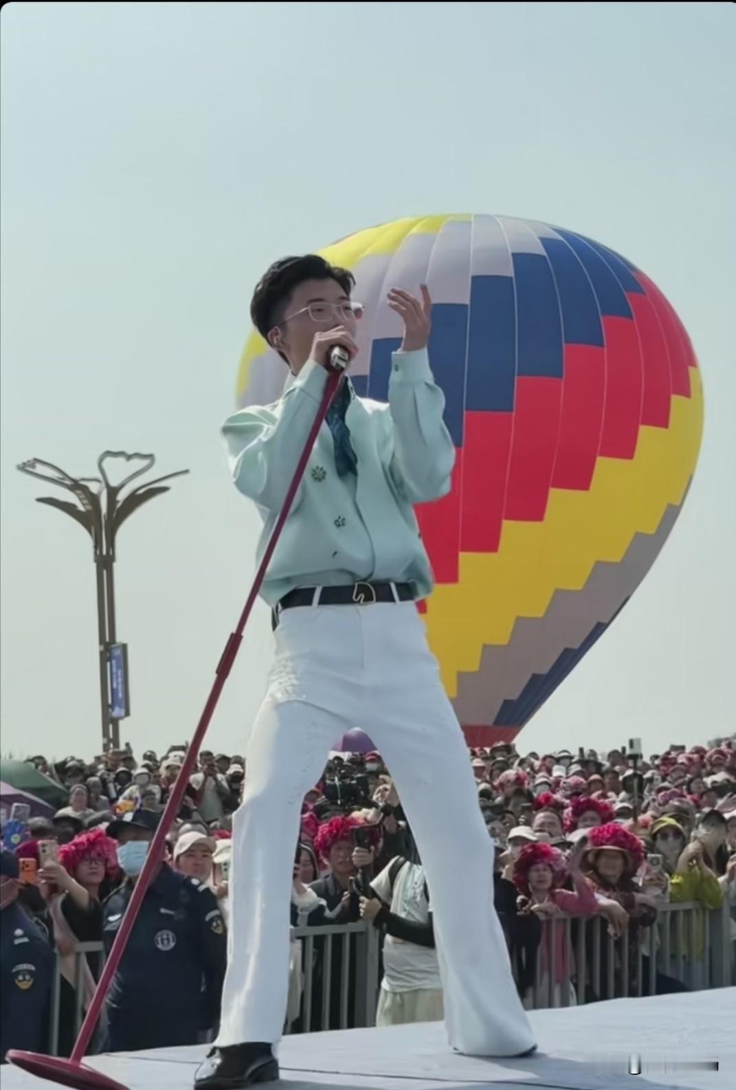 菏泽网红郭有才到底算不算青年励志偶像？最近他的热度又回来了，认真细致思考这个问题