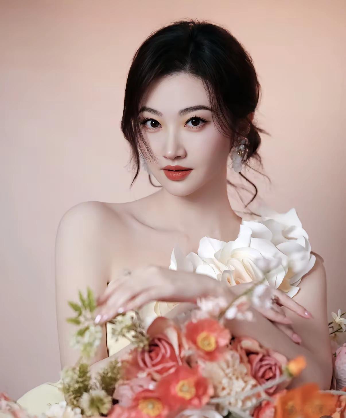 景甜这事，给女明星提了个醒：第一、找富豪别找第一代，防止白白被玩。因为第一代往往