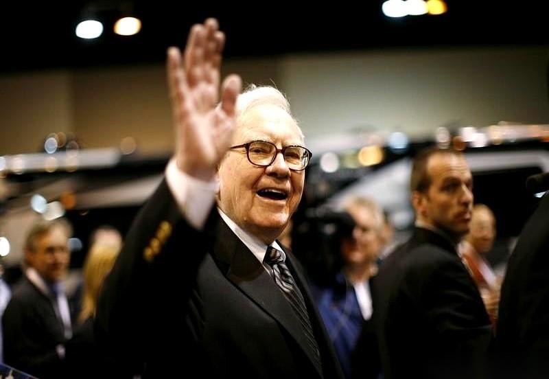 巴菲特老爷子这操作，直接给我看懵了。前脚还说着身后要把99%的家产都捐出去，感