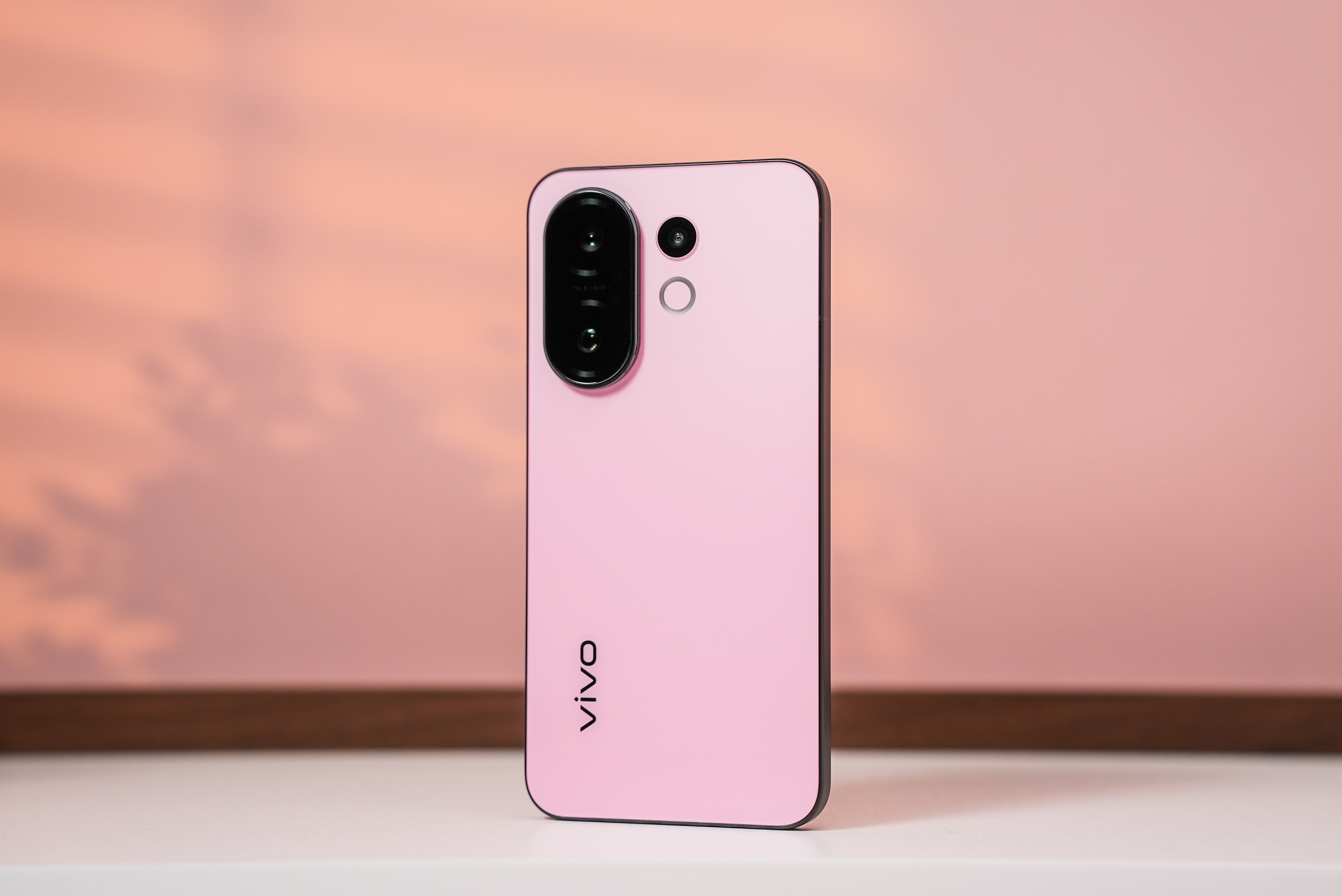 vivoS30Promini桃桃粉上手实拍，粉色和黑色的撞色设计，你们爱