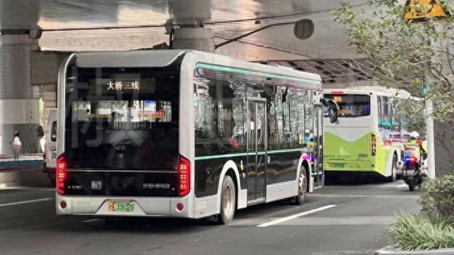 不舍! 上海这条公交线路下周要say拜拜了! 曾是连接杨浦和浦东的骨干线!
