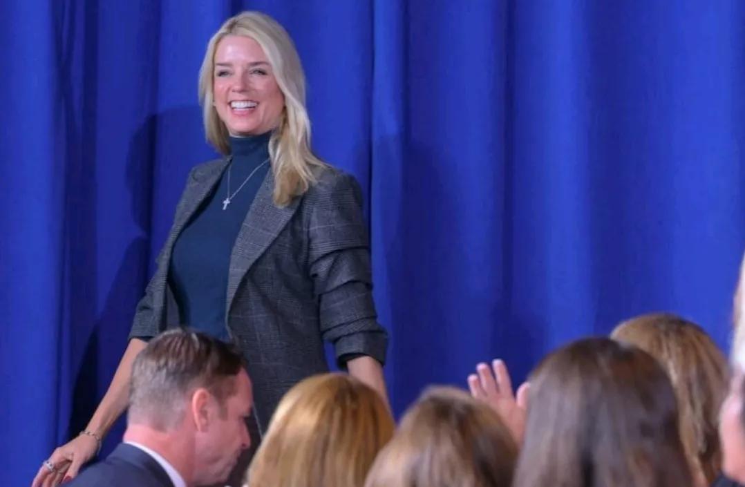 CNN报道，当地时间25日，明尼苏达州州务卿西蒙，在接受采访时表示，该州绝不会向