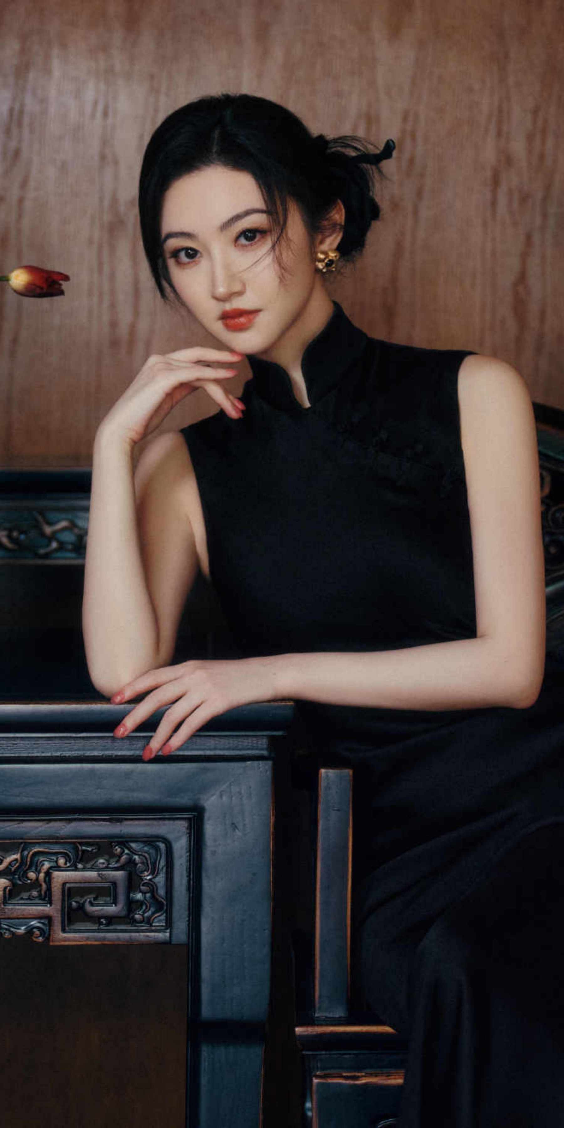 景甜穿搭写真，墨韵凝姿，贵气优雅。景甜