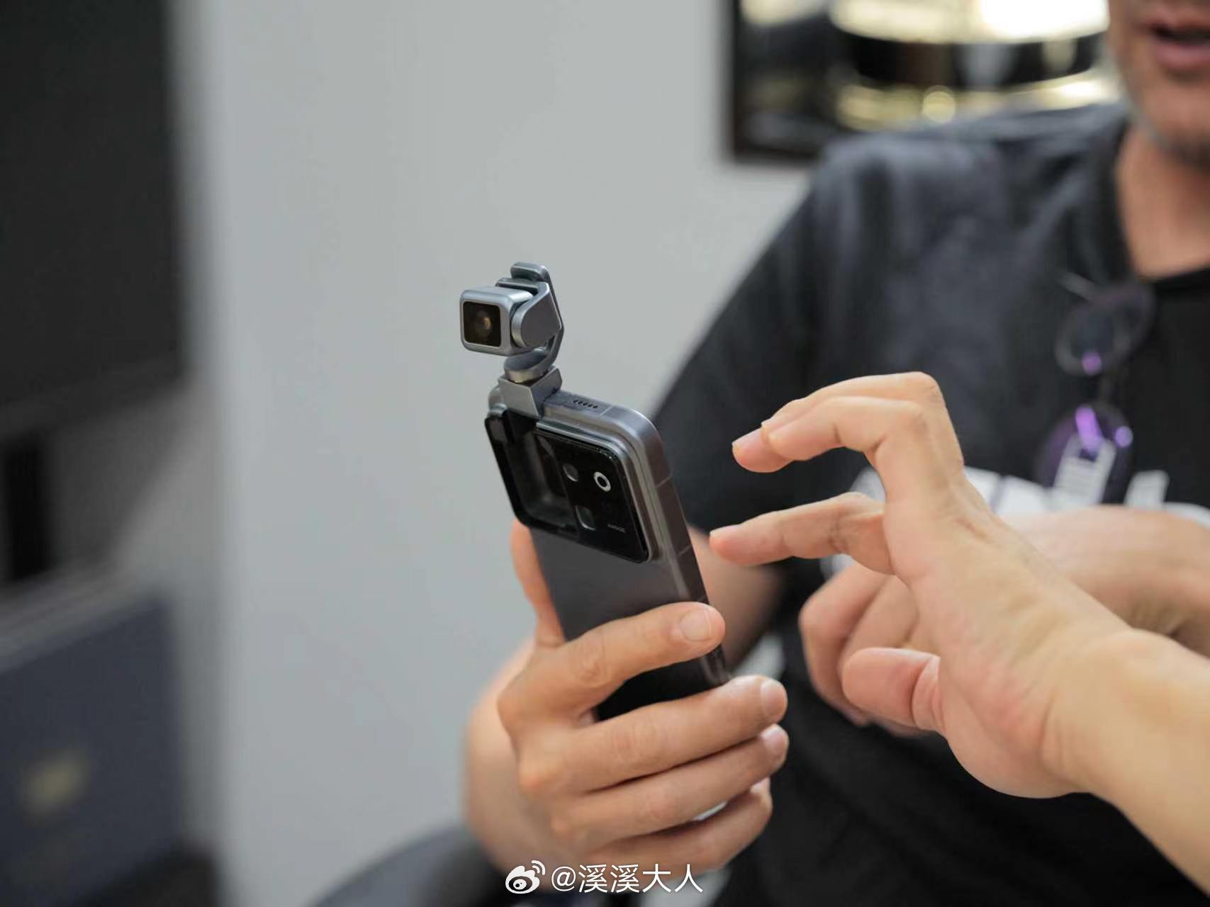 不知道你有没有一种感觉，现在手机终端产品越来越无聊了……中端机成了Deco设计x