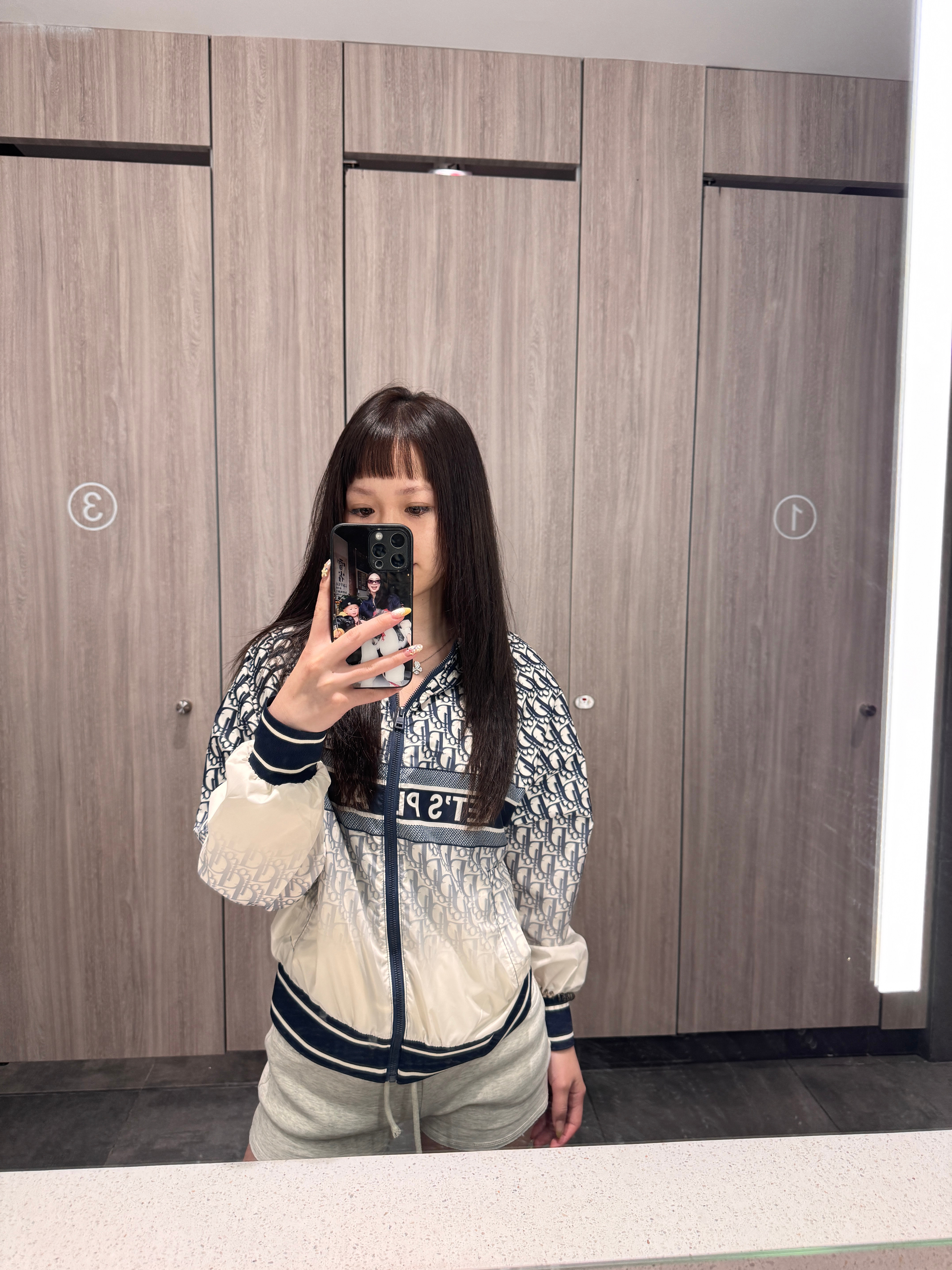 有计划有节奏的忙着~新发型怎么样呢[笑着哭]​​​