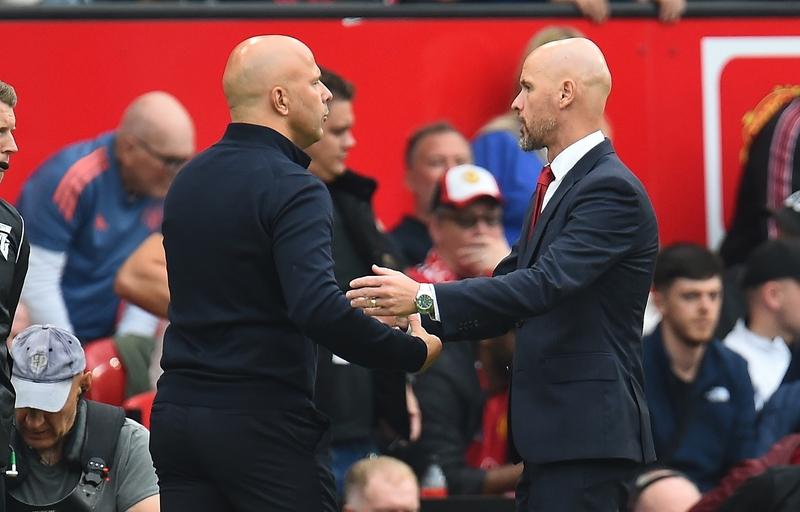 阿莫林的343球队不给大中锋传中只会给两个边锋自己射门把中锋做拉扯分散防守的支点