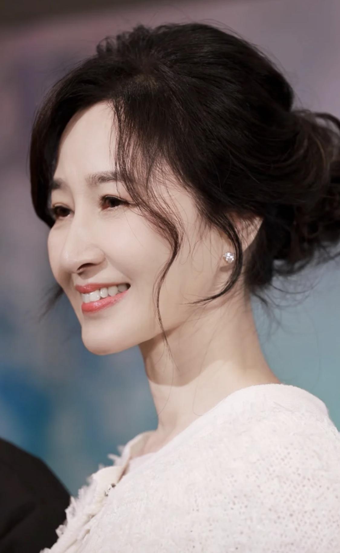 还记得她么？曾是亚视一姐，无线一姐，签约唐人之后也是唐人一姐。她还是张家辉的太太