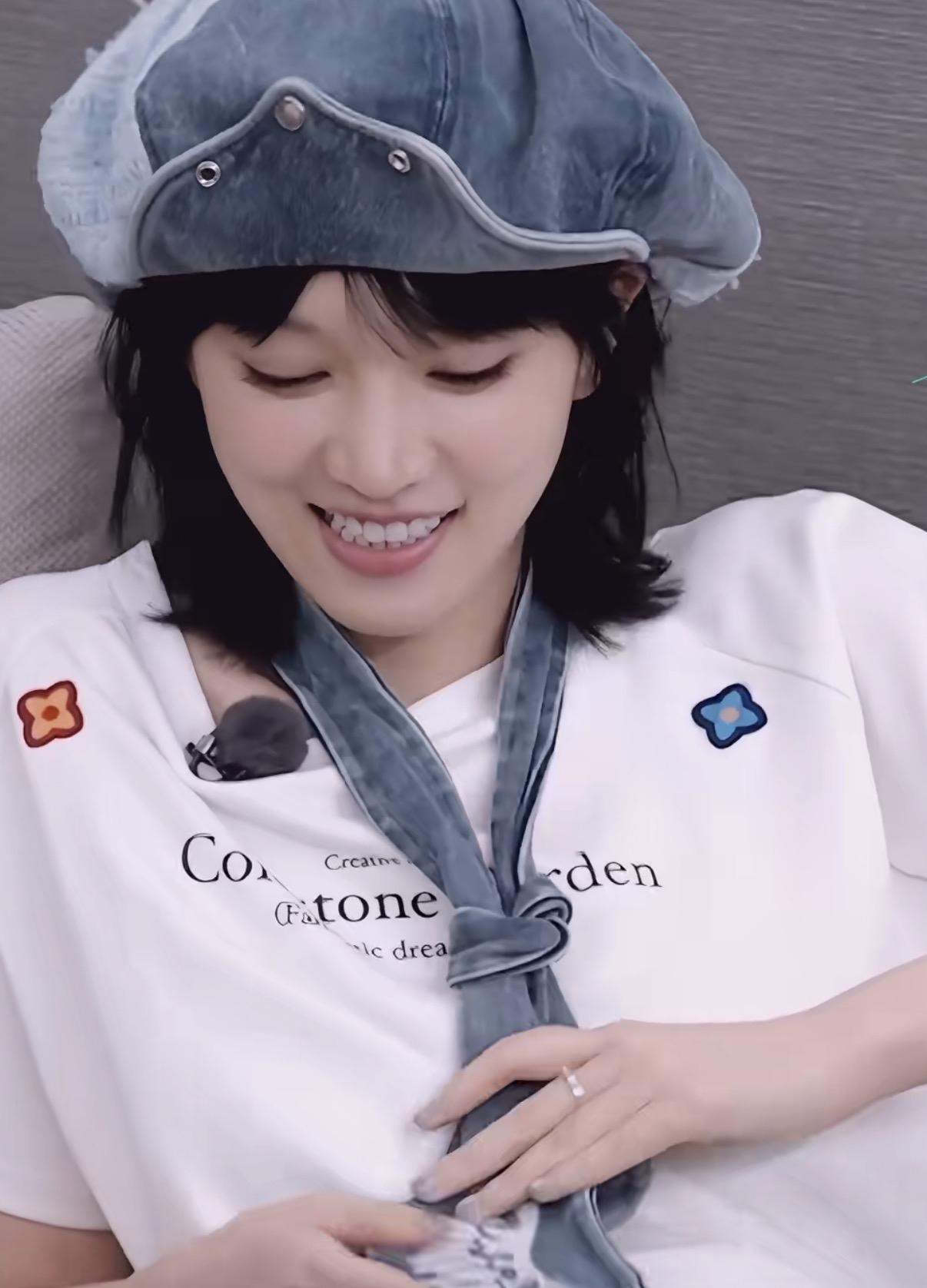 黄灿灿和她妈互相吐槽对方是恋爱脑，黄灿灿说听她妈建议找对象包错的。网友意见却不同