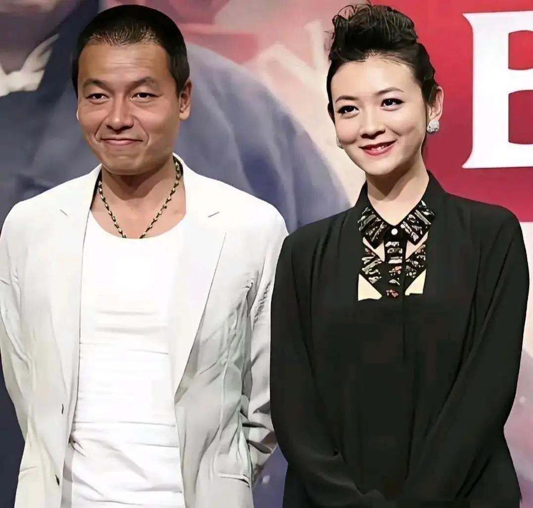 ​说出来你可能都不敢信，照片里这俩人居然是两口子！​男方大家肯定特眼熟，电视上