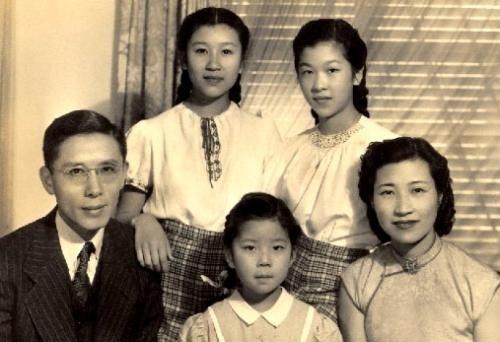 1993年冬，92岁的周培源晨练回家后，对着妻子说：“我爱你！”妻子回看丈夫一眼