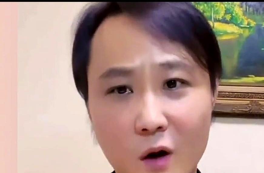 郭德纲最近一场私谊聚会，透露出传统相声团体面对互联网时代的微妙处境。邀请的多位