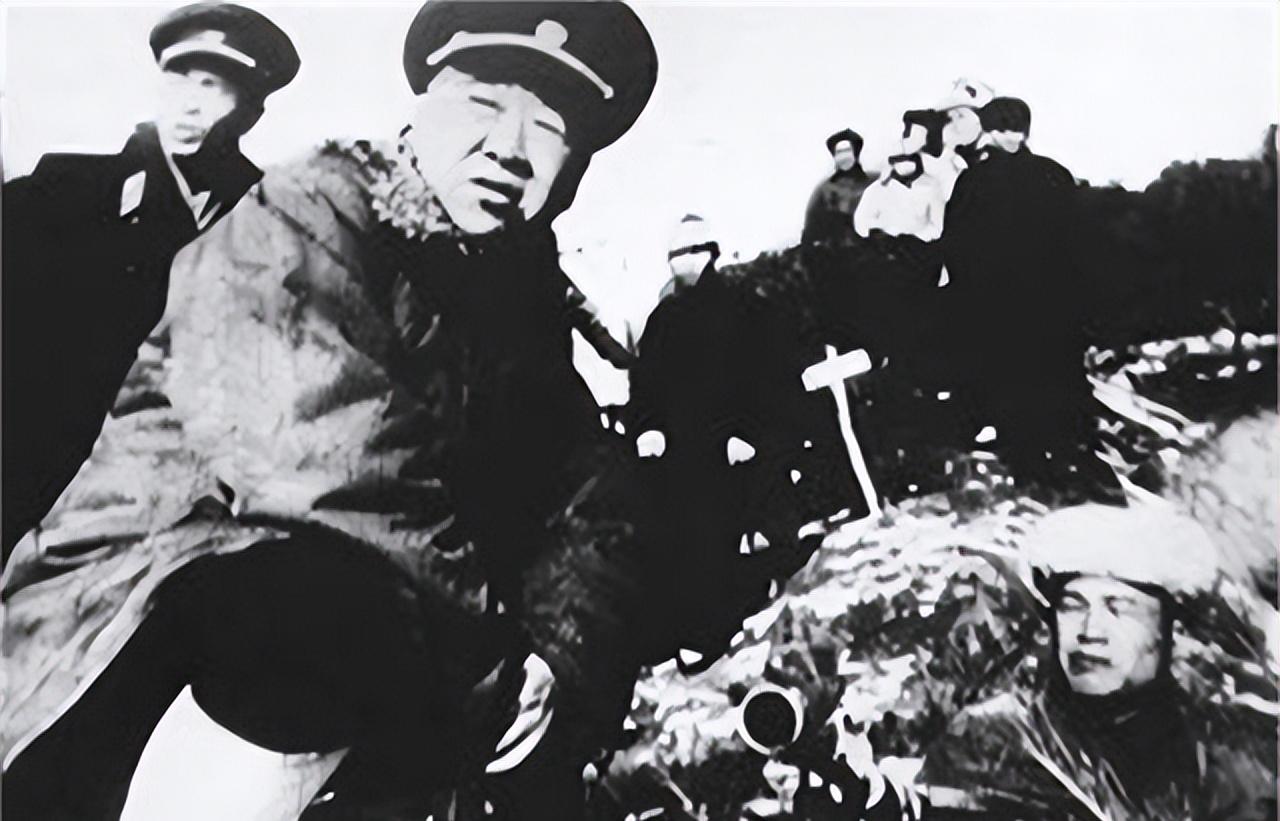 1946年，解放军为投诚的2000土匪设宴接风。酒过三巡，匪首“刀疤脸”脱大