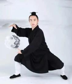 武当第十四代传人李在峰让千万中老年人靠太极强身在二十一世纪的太极界，有位武