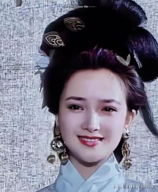 61岁的何晴走了，她心里最搁不下的，大概不是儿子许何能不能在演艺圈闯出名堂，