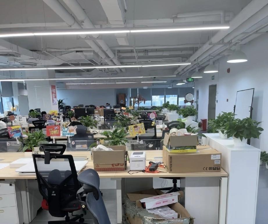 公司只让员工签了空白合同后就收回，也一直没有返给员工一份，员工是不是可以以未签劳