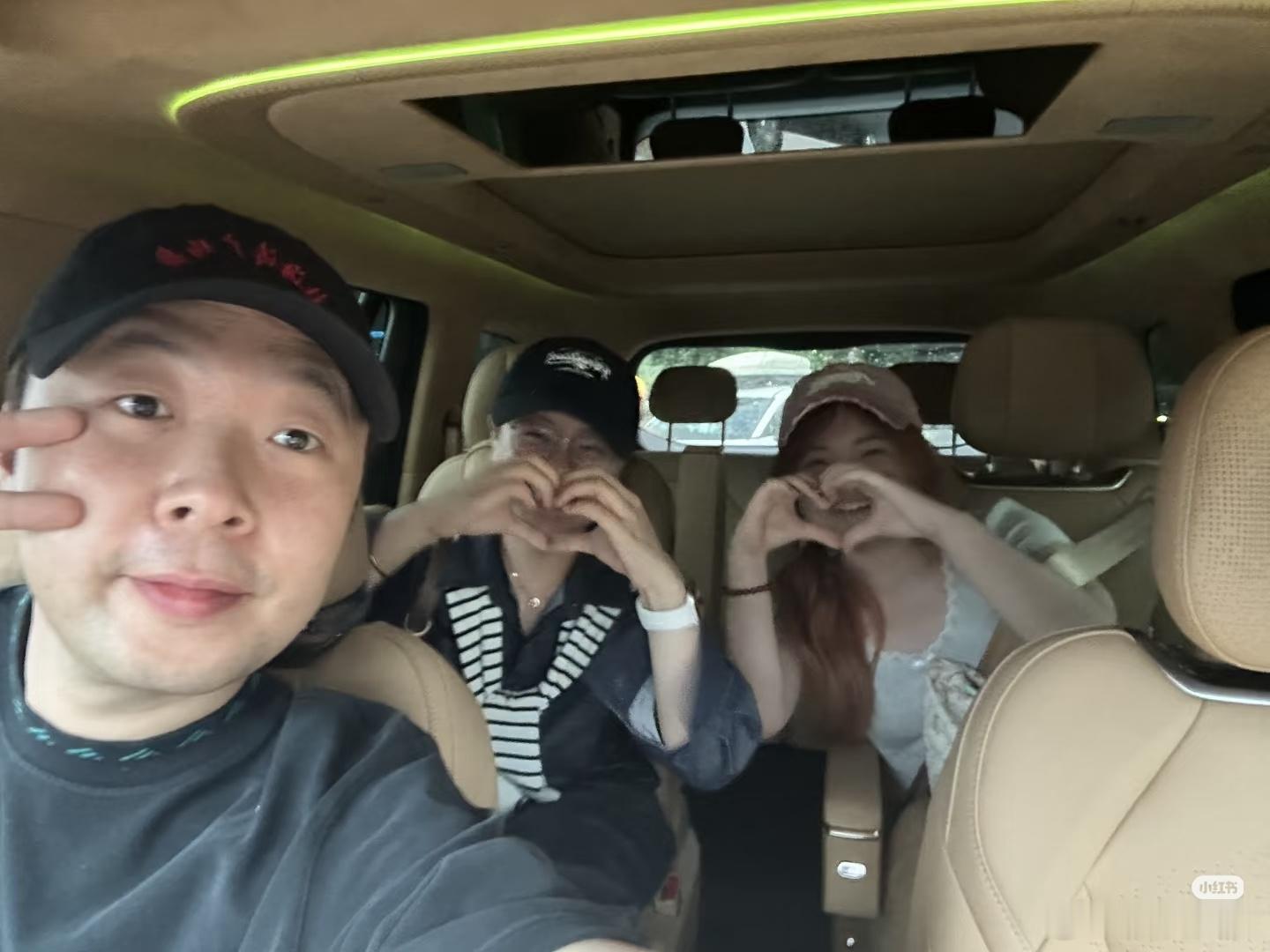 谁能想到杜海涛刚提的小鹏GX新车，第一次“客串”居然是当应急摆渡车使。根据网友爆