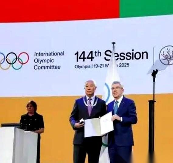 当年我们想办奥运，人家拿着八倍镜，把你从头到脚查了个底儿掉。生怕你哪儿不达标，