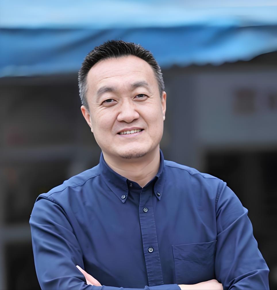 2018年，深圳1女司机洗车，收银员说：“35块。”没想到，女司机大怒：“这么慢