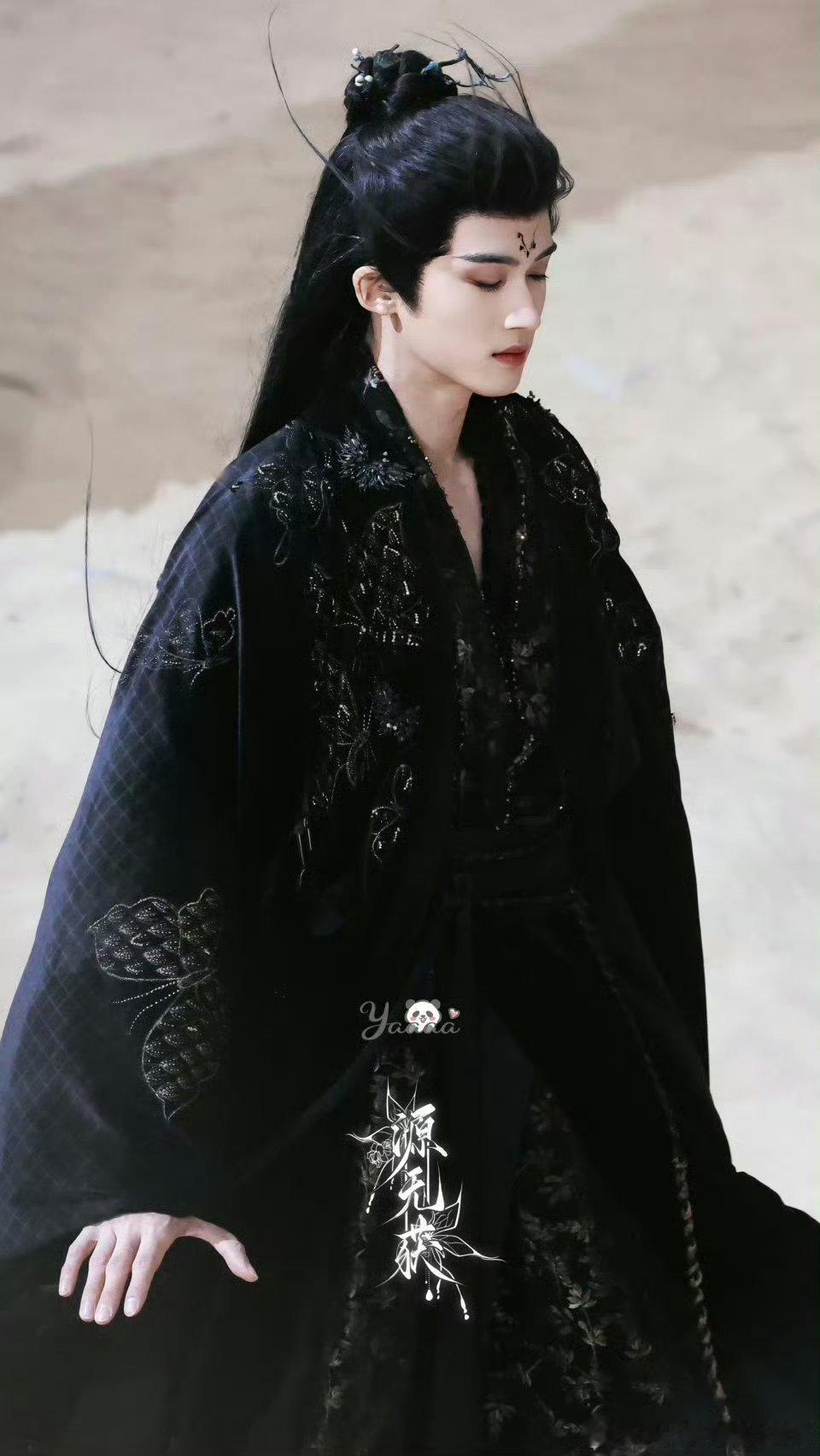 郭敬明要拍动漫《百妖谱》了，据说男主是闫桉，一米八七身高建模脸，闫桉演柳公子剧