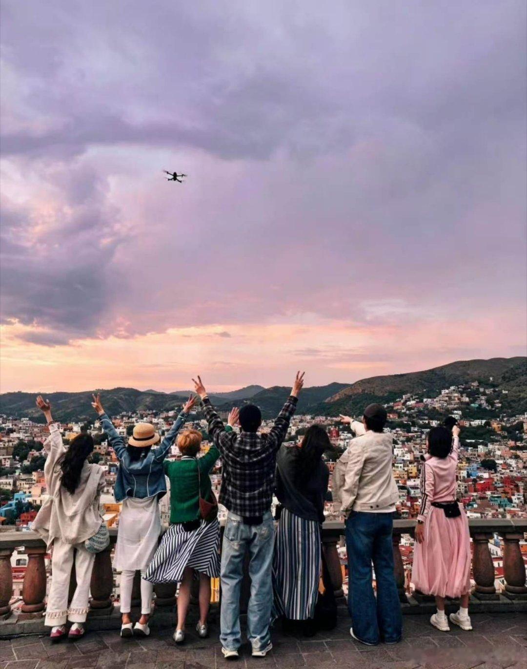花少团最新合影把爱意写入旅行，成为人生珍贵的记忆非常期待花少8