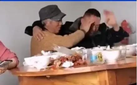 大年初二回老丈人家，很多女婿都容易踩坑。千万不要一进门就坐着玩手机，也不要带过于