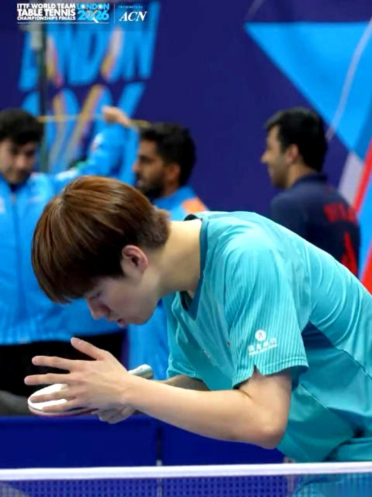 伦敦世乒赛的帷幕，就在刚才，被一只小小的乒乓球猛地掀开了。聚光灯下，咱们的中国