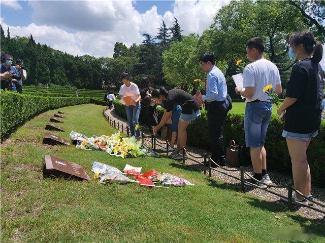 我们隆重纪念中国共产党早期领导人、杰出的无产阶级革命家卓越的马克思主义理论传播者