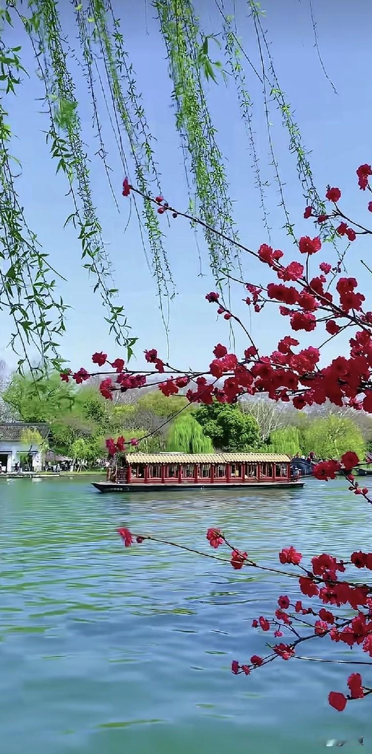 47岁离异女子和比她大2l岁的68岁男友在一起过4年了，两人因为年龄差，三观不同