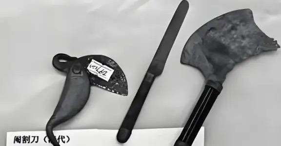 明清的太监净身不是只割蛋，是全切，一点不留。为啥？怕雄性激素还在，不能留有隐患。