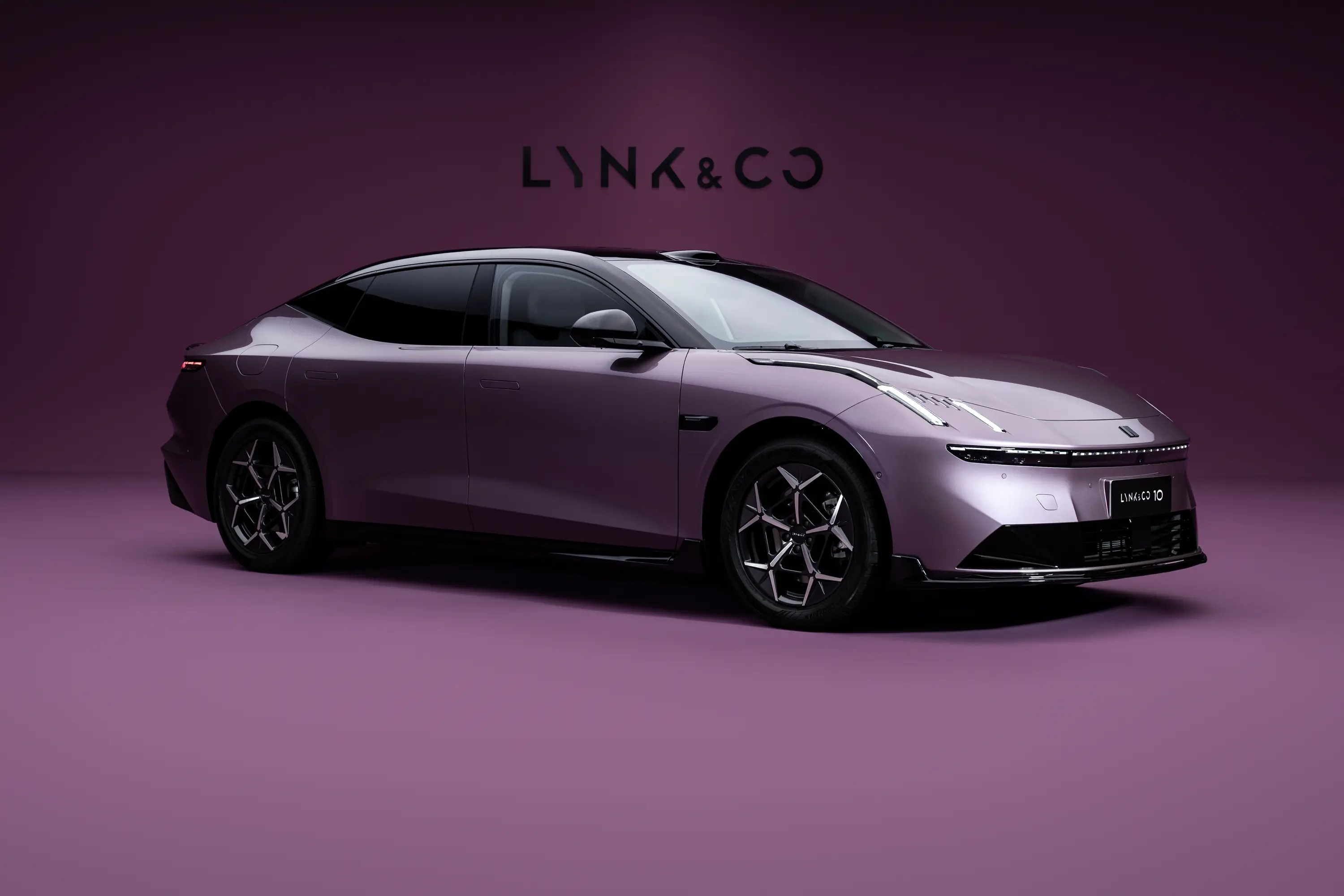 领克10EM-P是真的把诚意拉满了。全系都带四驱和激光雷达，这配置放在同级里太