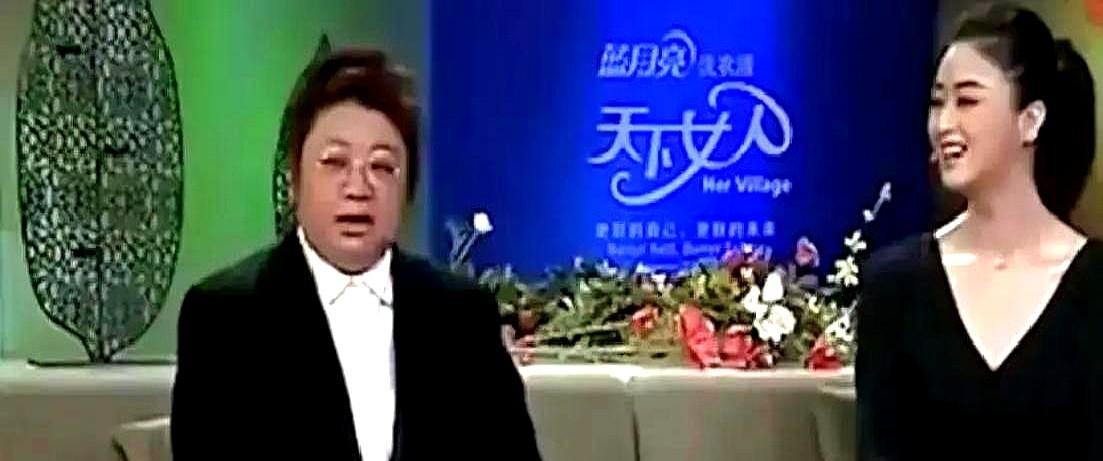 想象一下，录节目时当众被“嫌弃”长相，这得多扎心。韩红在台上半打趣，说自己也能