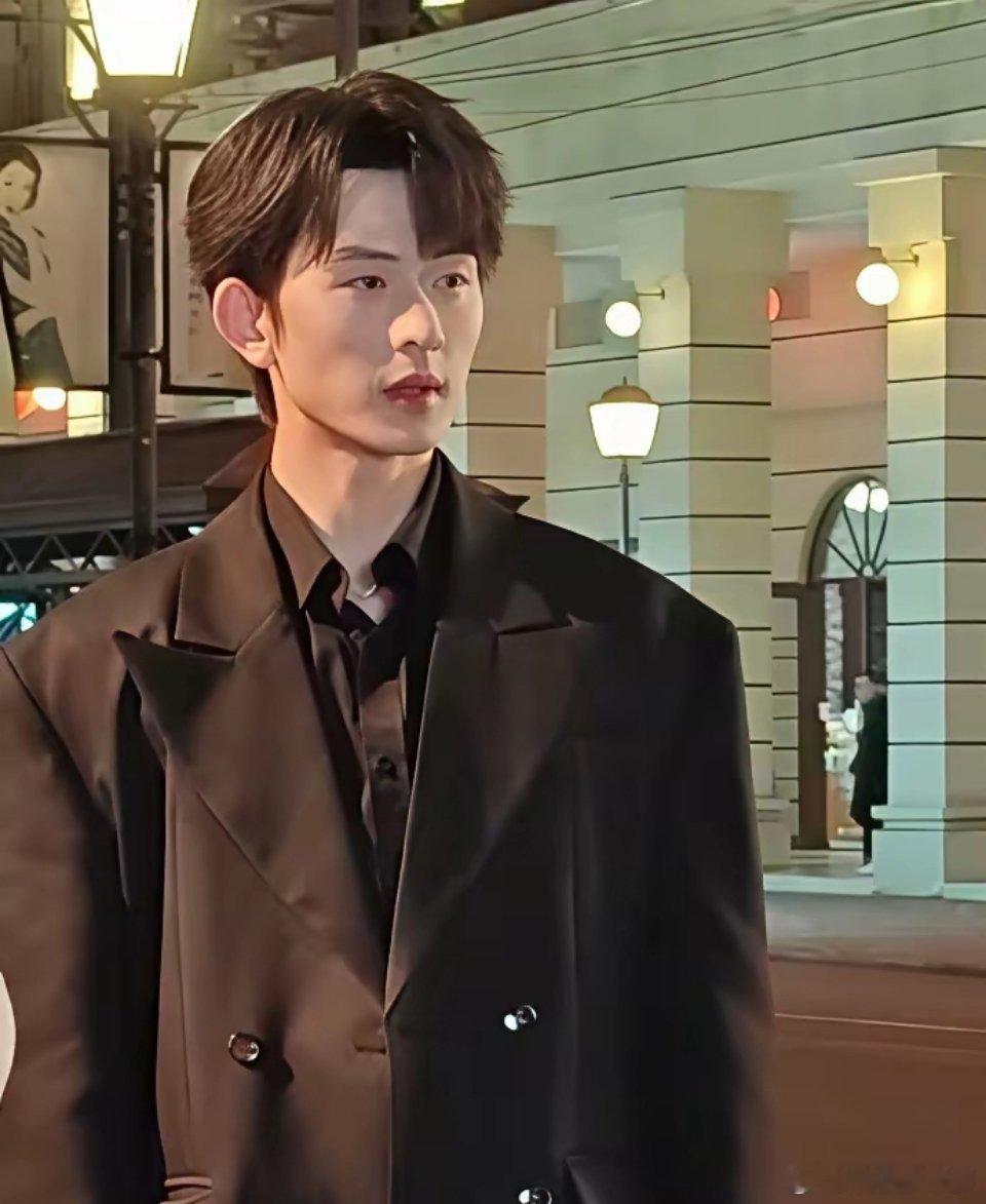 终于明白了为什么短剧演员削尖了脑袋也要进内娱看看陈添祥就知道了明明长相气质都没问