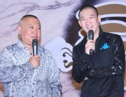 当初，曹云金在参加央视的相声比赛时，本来都已经进入决赛了，可郭德纲却对他说：“你