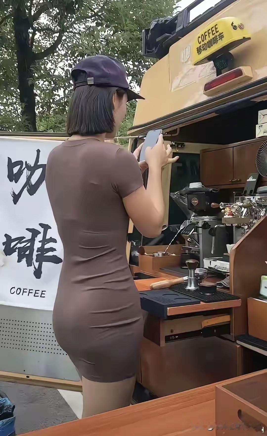 路边咖啡☕️越来越方便了城市，让生活更美好[比心][比心]