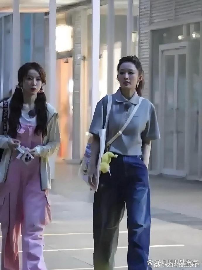 原来李沁现实中长这样的，虽然不是很漂亮，但是气质真好。