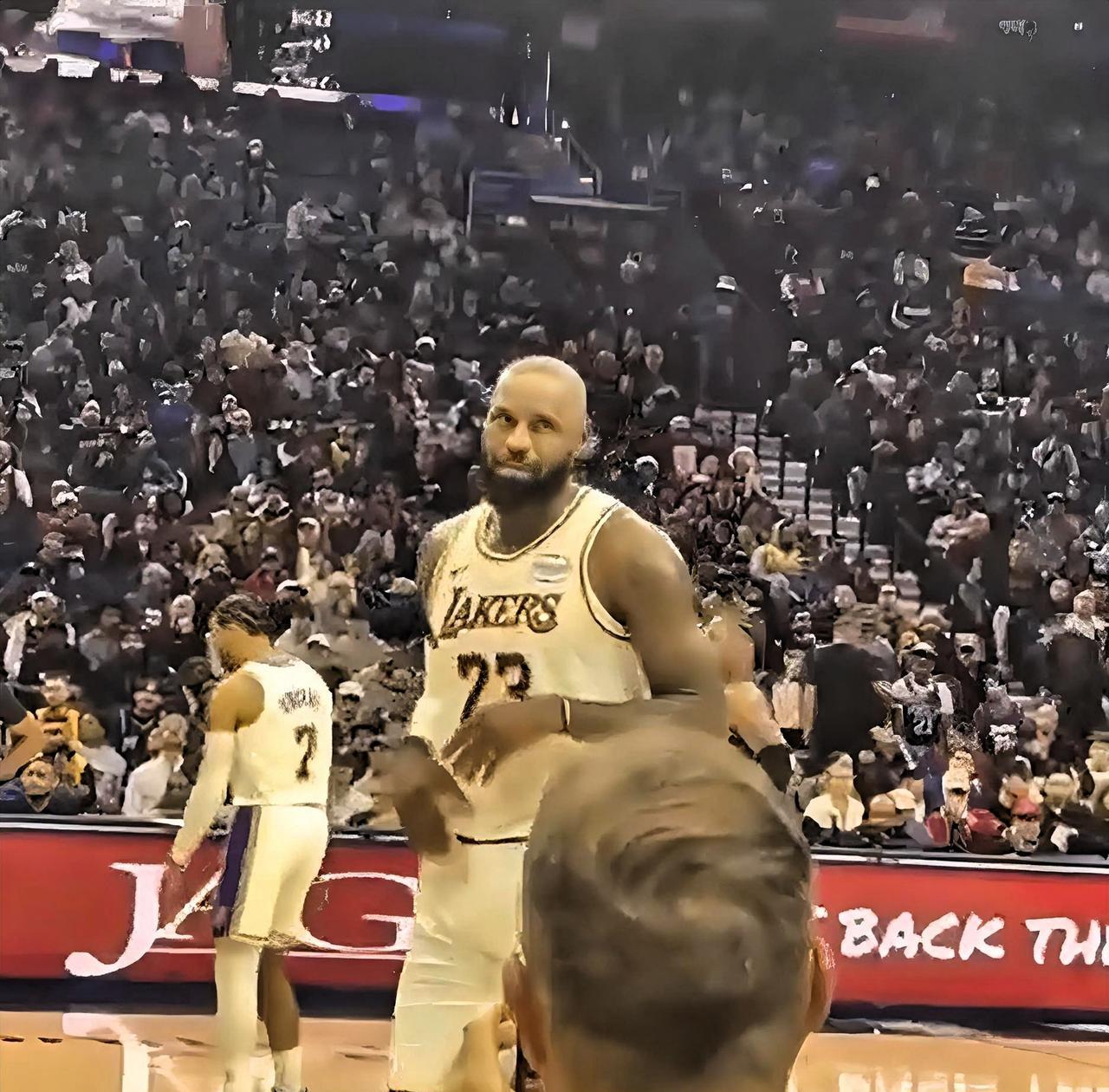 詹姆斯差点被球迷喷破防了！詹姆斯的回应既迅速又充满深意：“你知道我有什么吗？我