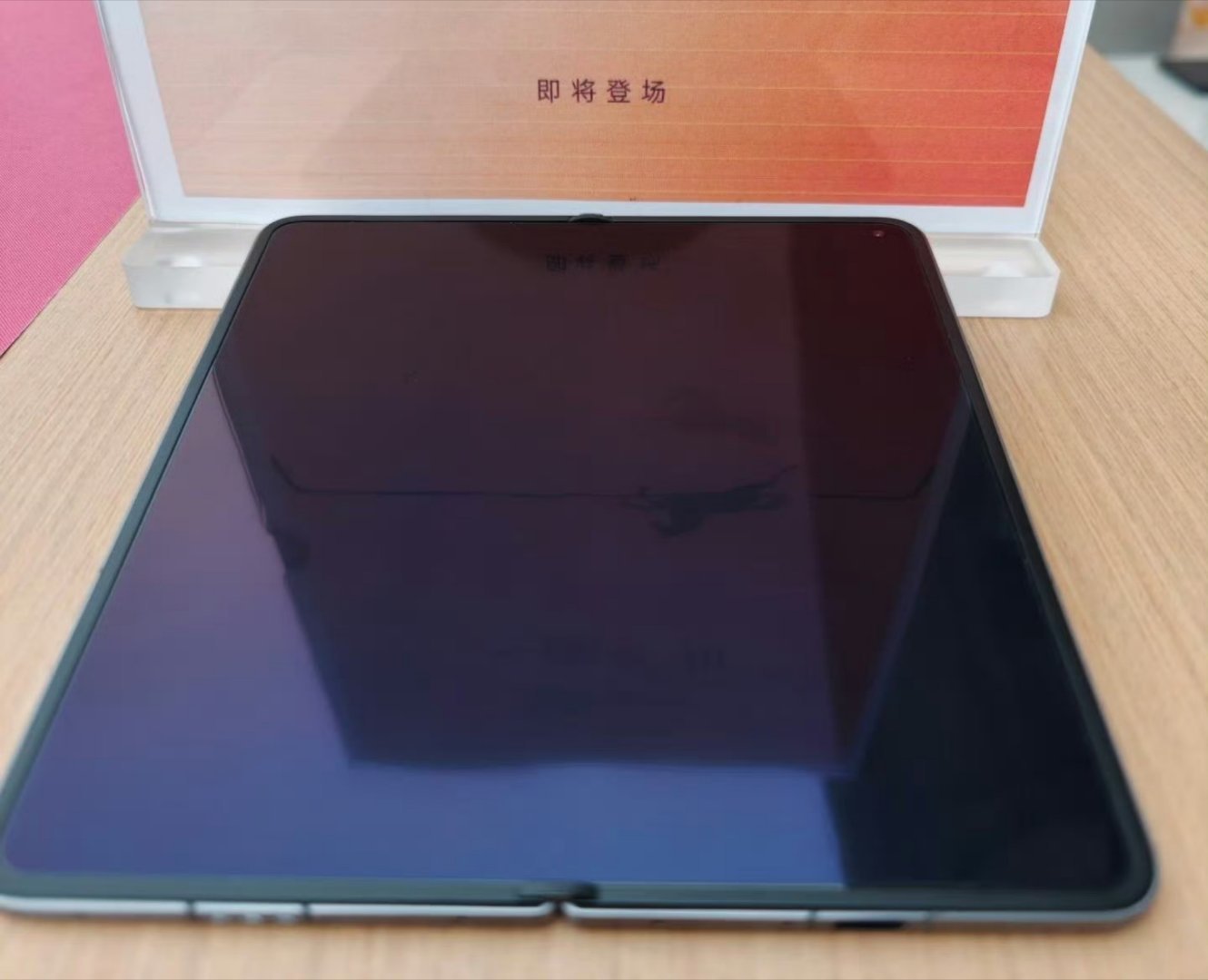 OPPOFindN6真机？这图真的假的？这么平？真就“一马平川”了！