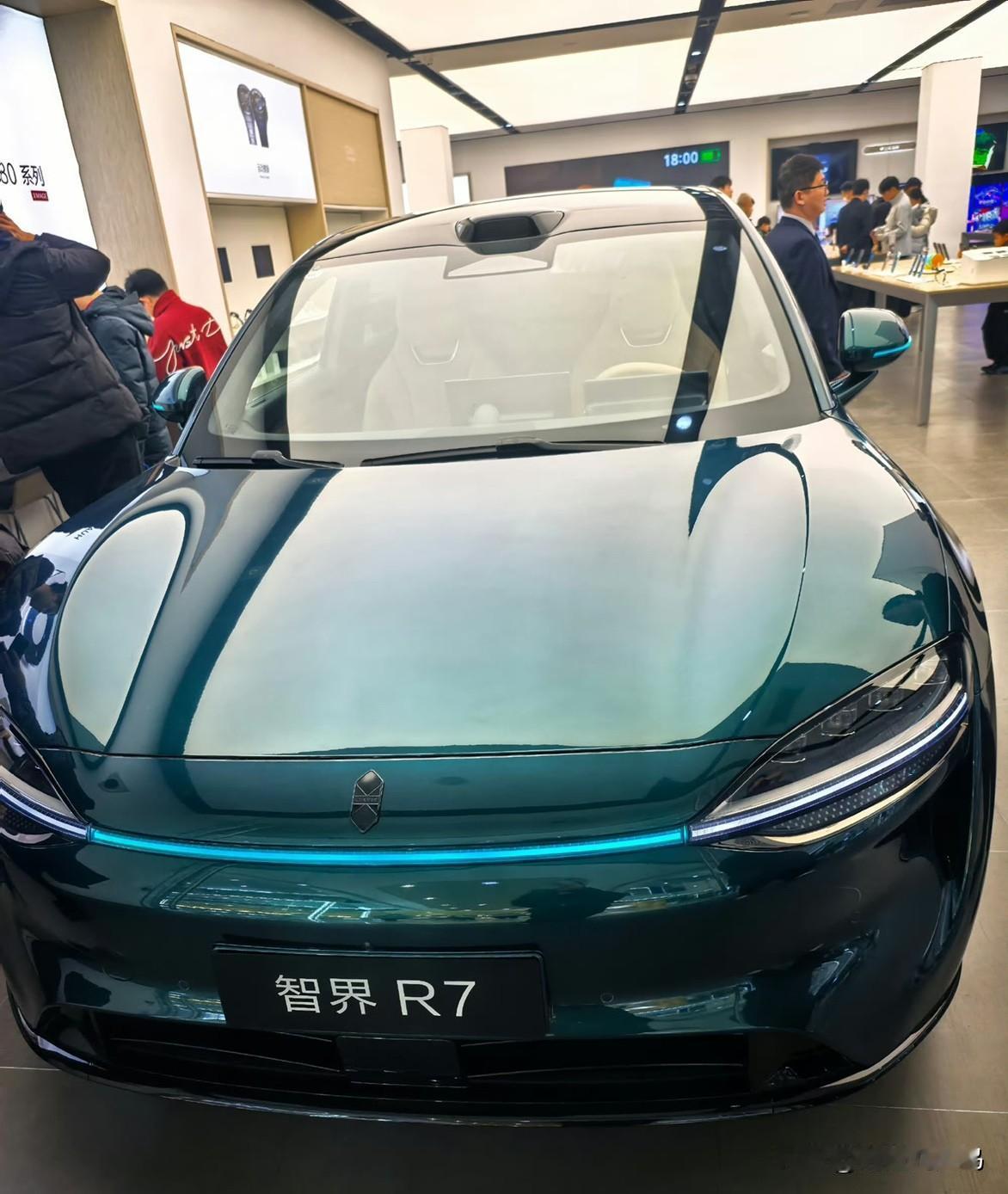 前天看了智界R7一见倾心恰逢家里车出故障，换车正式提上日程✨我们俩开始想为了