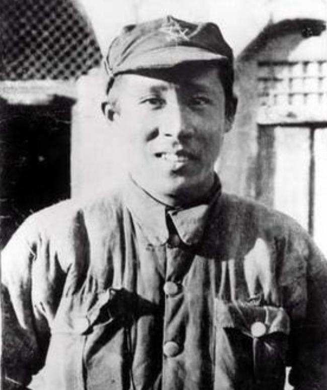 1933年，廖承志被捕，在狱中，他看见了同样被捕的陈赓，就对陈赓说：“我有办法