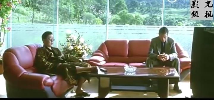 说几句动上层人利益，改下层人认知的话。一个上班挣钱的年轻人，如果没有家庭托举，