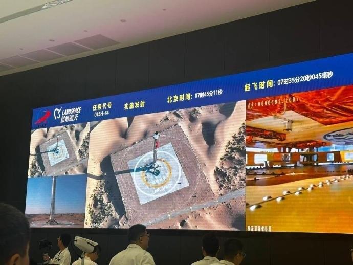 见证历史我国成为第二个成功陆地回收运载火箭的国家。恭喜蓝箭航天，朱雀三号，强！