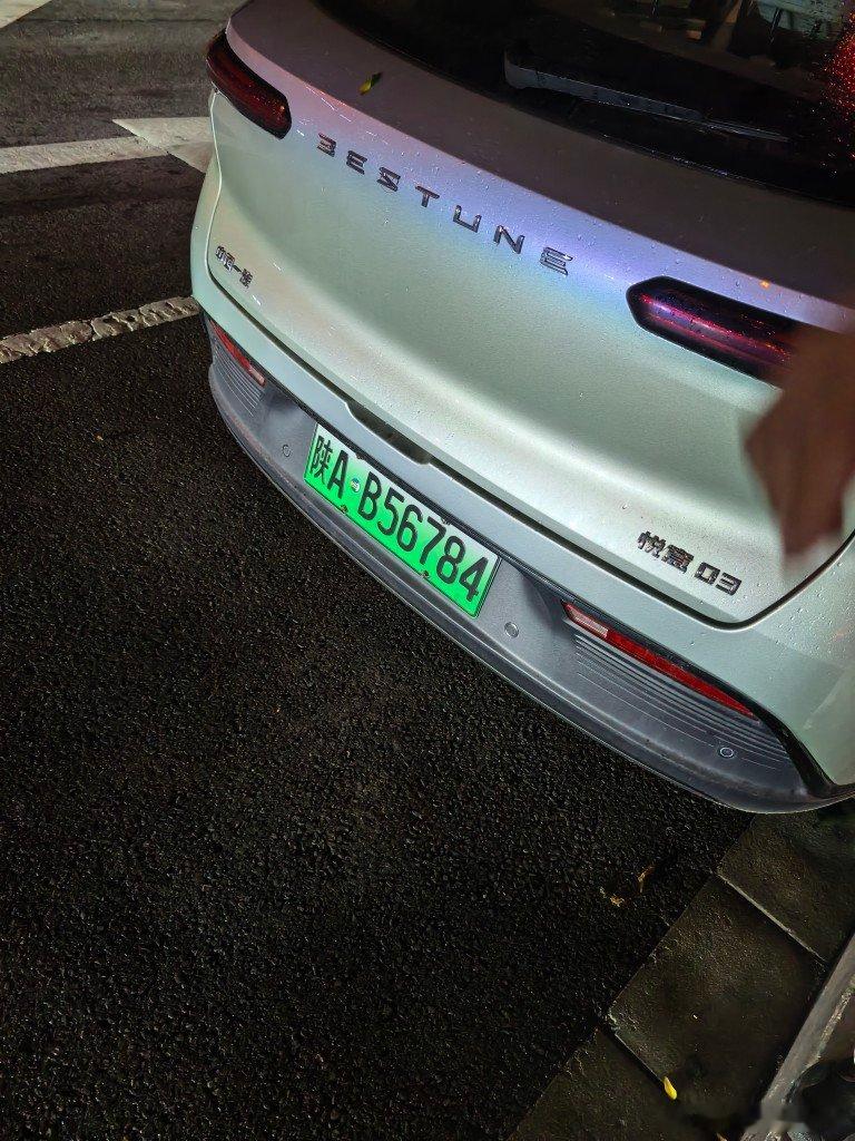 这次来西安，在大唐不夜城遇到了很没职业道德的出租车司机和黑车（网约车）司机，明明是空车，他让你扫他的