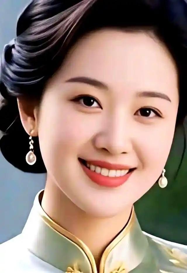 下联：乐见青娥变俏妇。